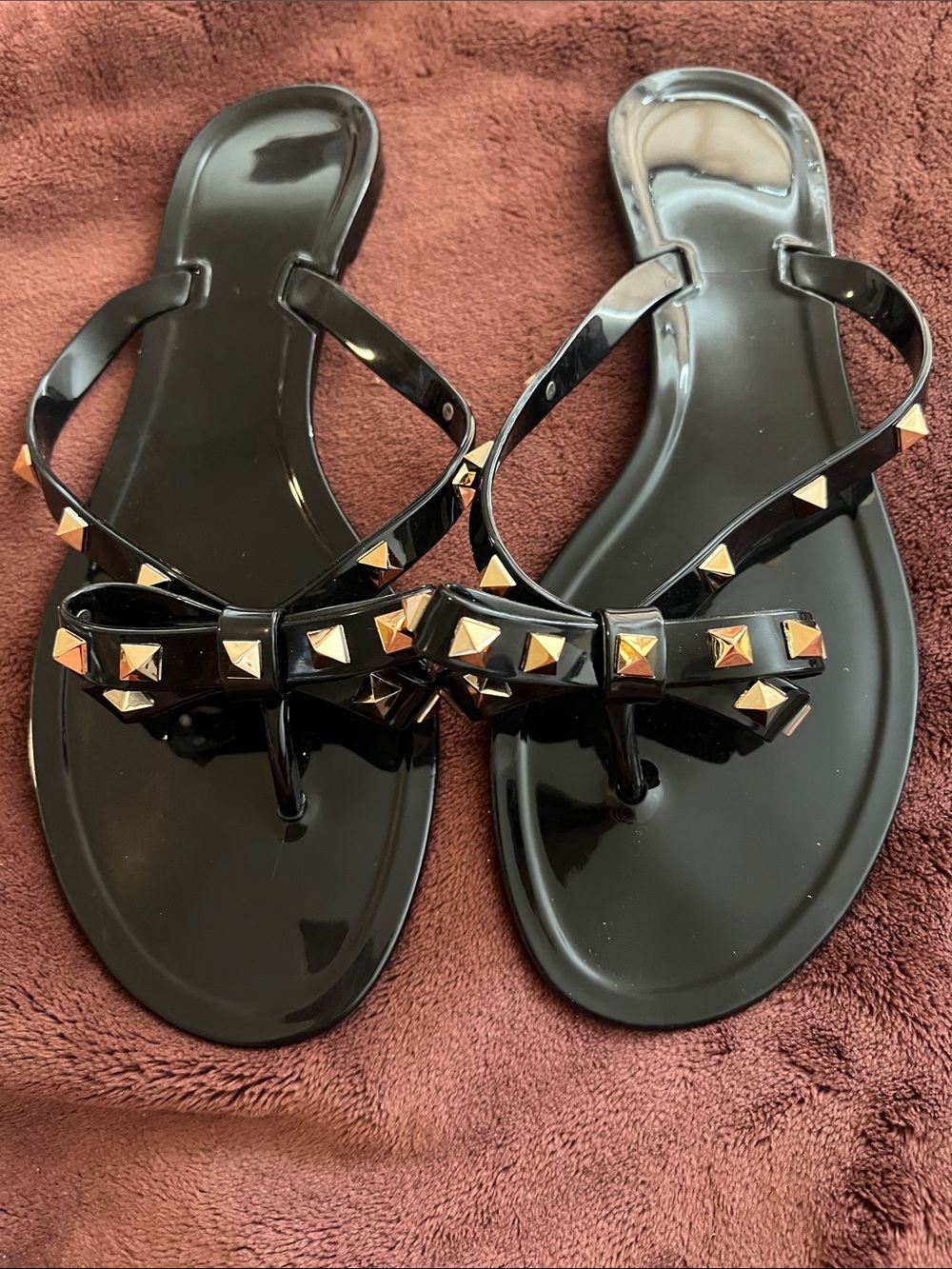 Black Studded Bow Jelly Thong Sandals - Women